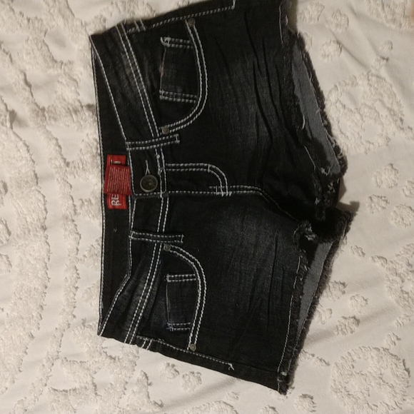 Red Rivet Dark Wash Denim Shorts Juniors Size 3. Rhinestones on Back - Picture 2 of 12